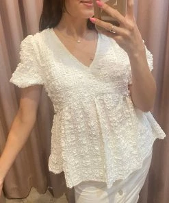 She She Boutique CLOTHING Textured Short Sleeve Top - White